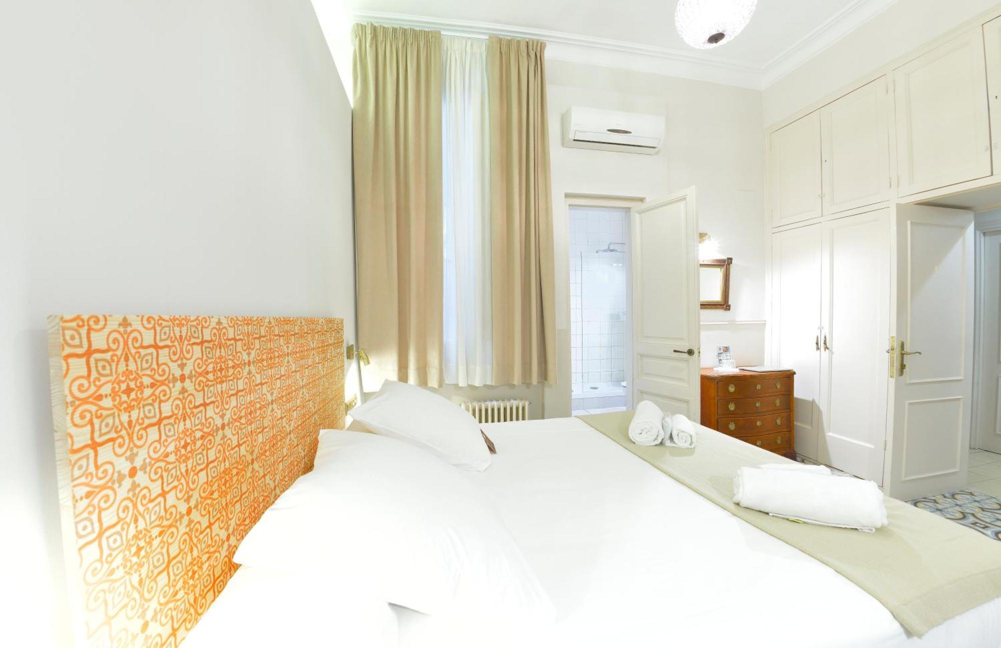 Standard Double Room Interior,1353405409:JPEG